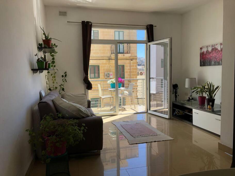 Well Located 2 Bedroom Flat In St.Julians Saint Julian's Екстер'єр фото