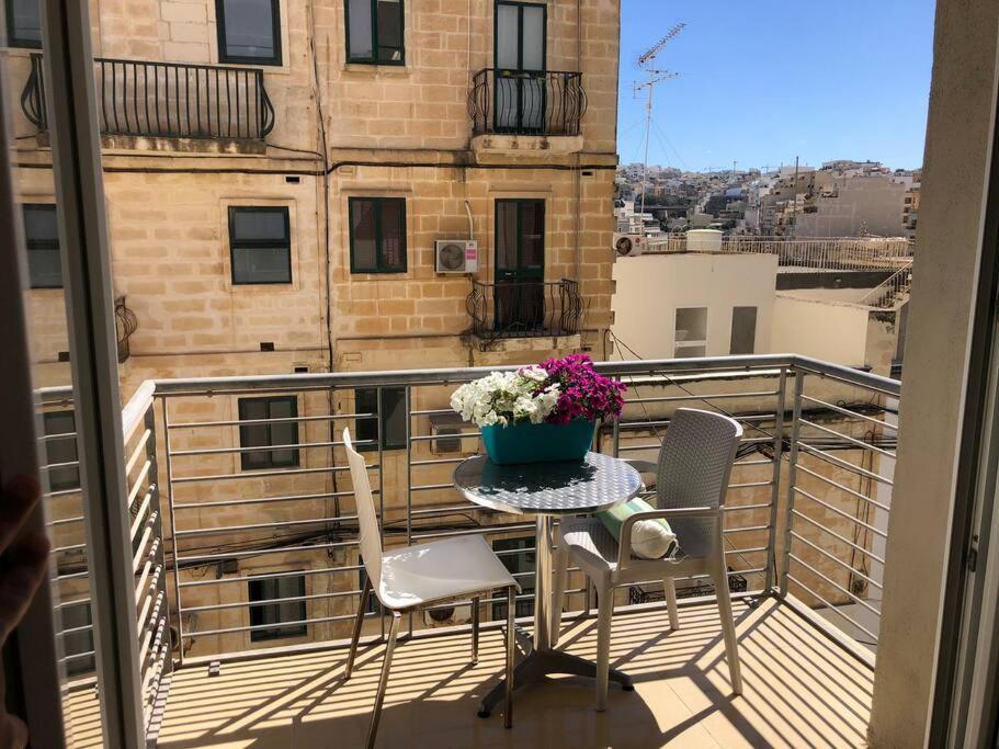 Well Located 2 Bedroom Flat In St.Julians Saint Julian's Екстер'єр фото